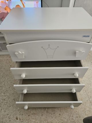 Cuna y mueble cambiador bañera