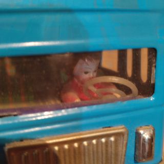 ANTIGUO AUTOBUS DE 2 PISOS DE HOJALATA