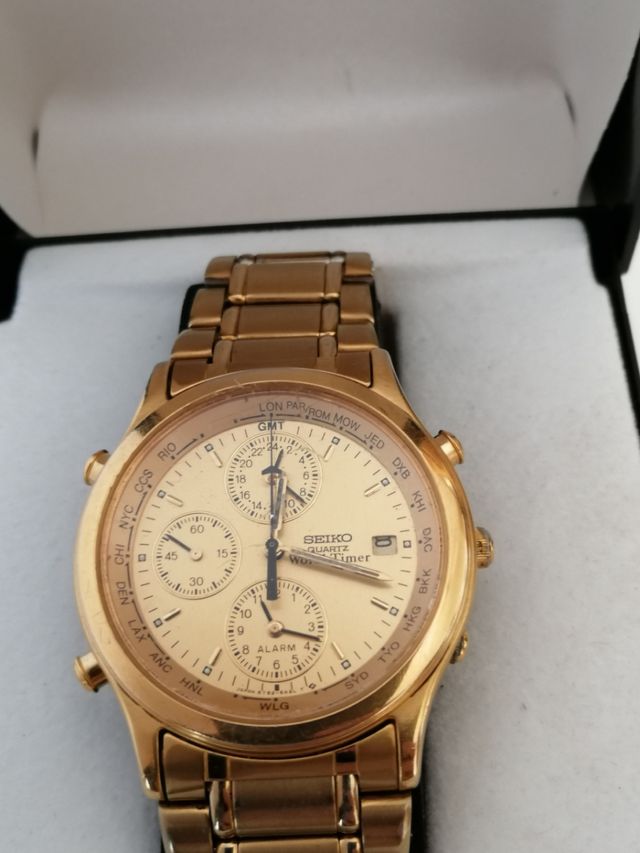 Reloj Seiko Quartz world time.