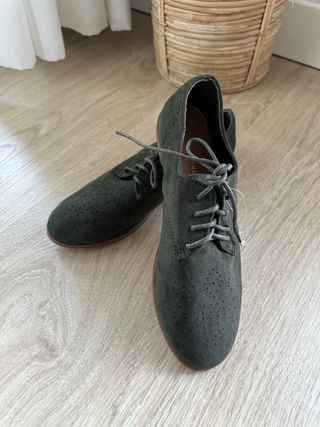 Mocasines verdes de antelina con cordones Primark