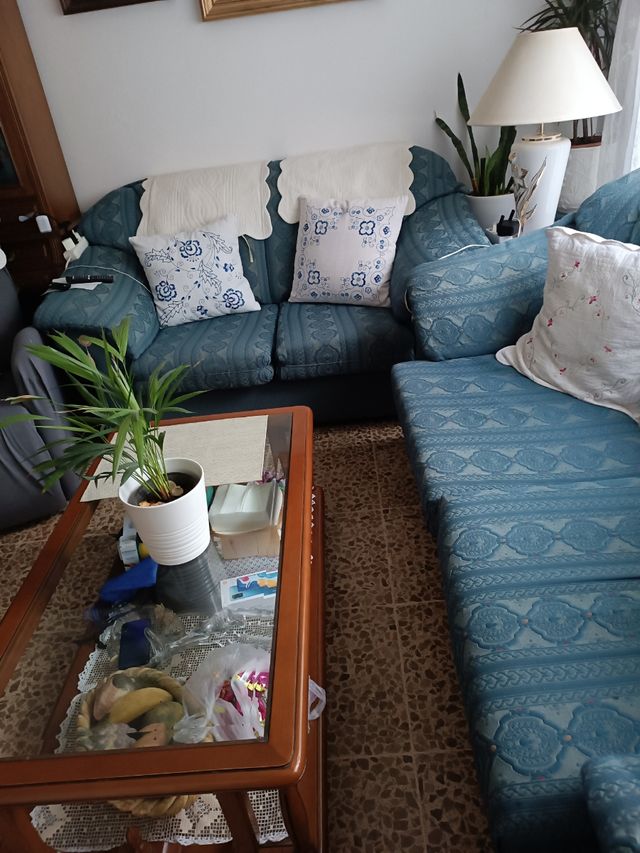 Mesa de centro de madera con cristal