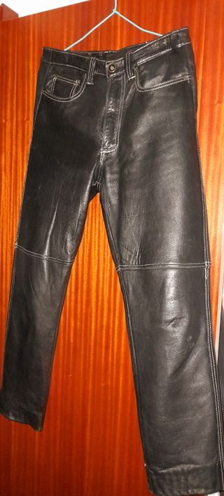 Pantalón piel tipo vaquero