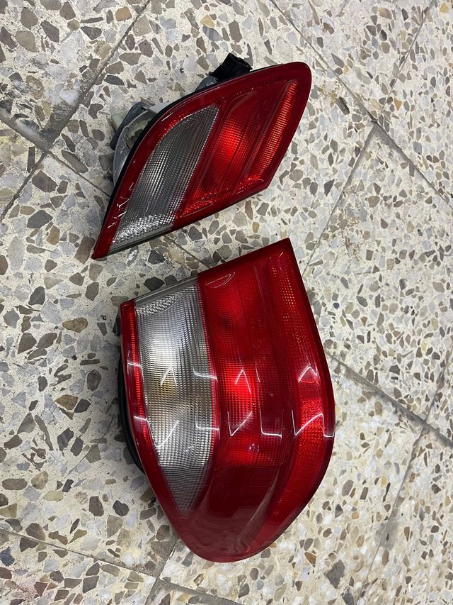 Pilotos traseros clk