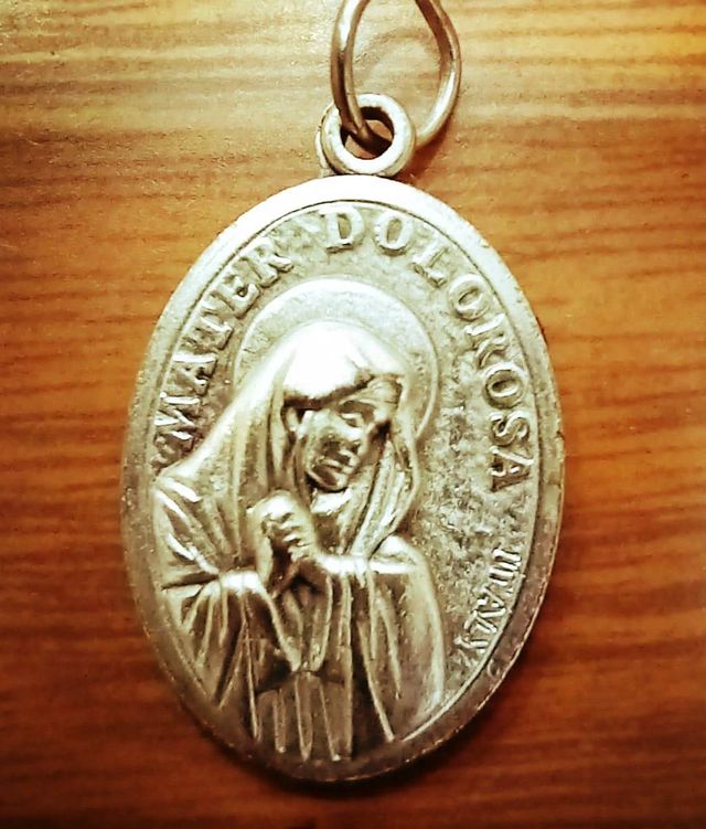 medalla mater dolorosa reverso ecce homo en plata 