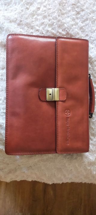Maletin de piel color marrón
