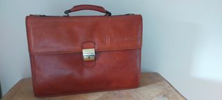 Maletin de piel color marrón