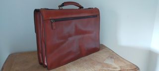 Maletin de piel color marrón