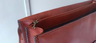 Maletin de piel color marrón