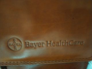 Maletin de piel color marrón