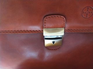 Maletin de piel color marrón