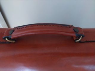 Maletin de piel color marrón