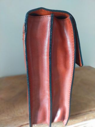 Maletin de piel color marrón