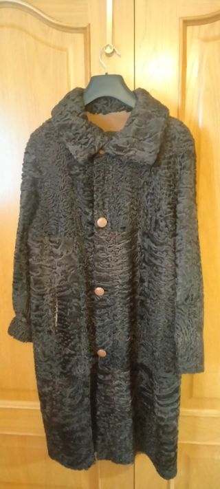 ABRIGO DE ASTRACÁN Y CUERO reversible