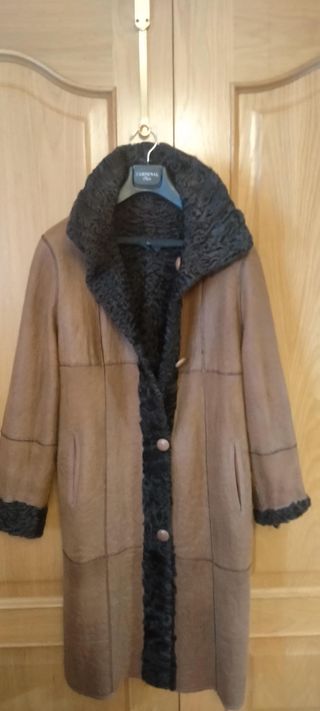 ABRIGO DE ASTRACÁN Y CUERO reversible