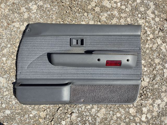 Toyota 4 runner. CARTONERA puerta copiloto 