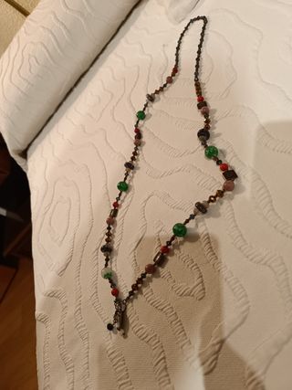 Collar largo.