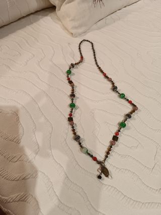 Collar largo.