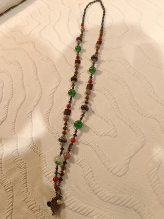 Collar largo.