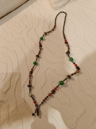 Collar largo.