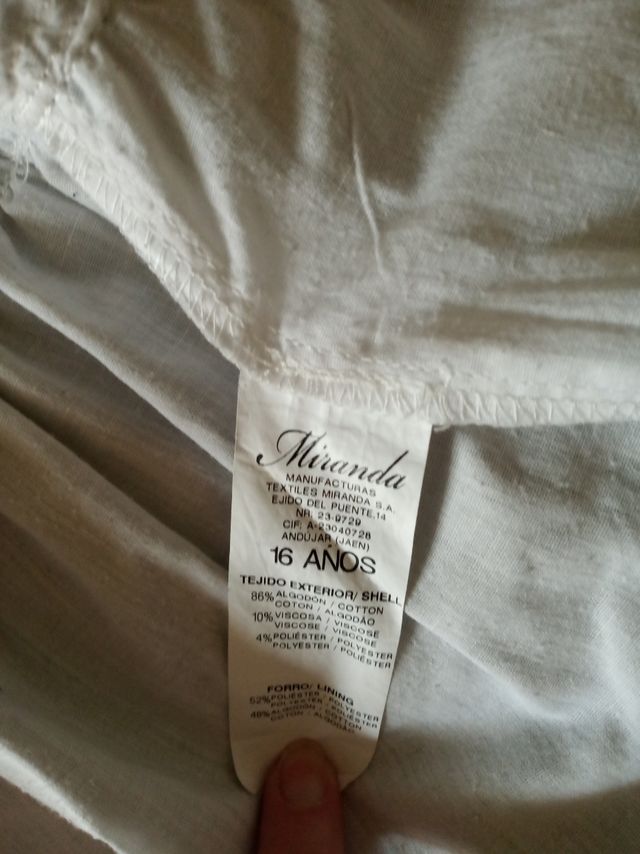 Falda gris con volantes