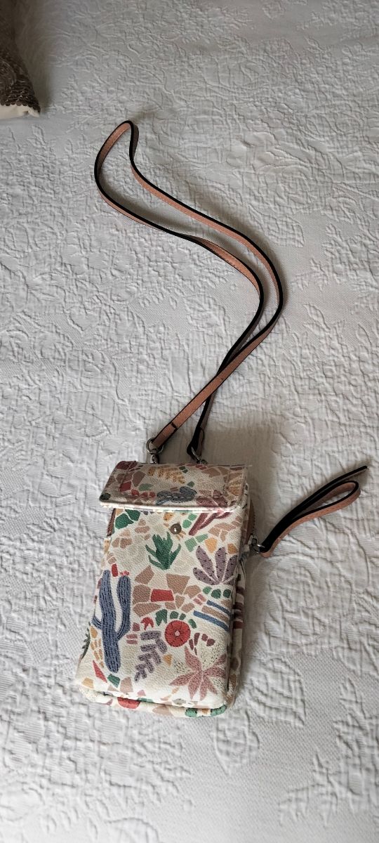 Bolsito Móvil y monedero Parfois