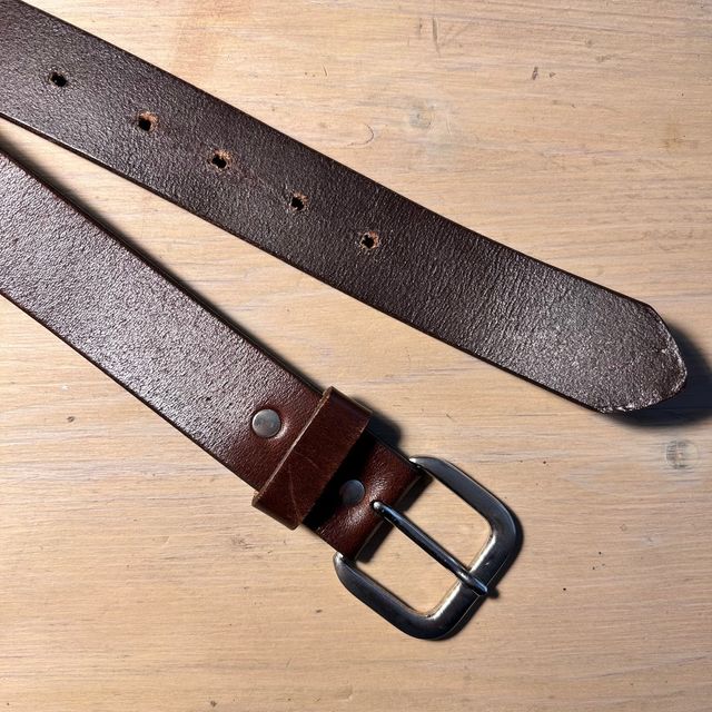 Cinturon cuero color choco.