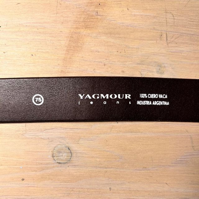 Cinturon cuero color choco.