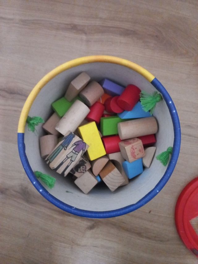 Caja de cubos de madera - juego infantil