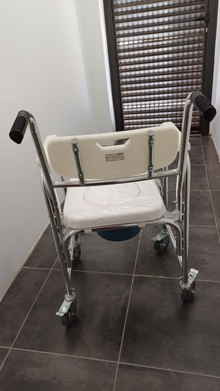Silla de baño para persona mayor