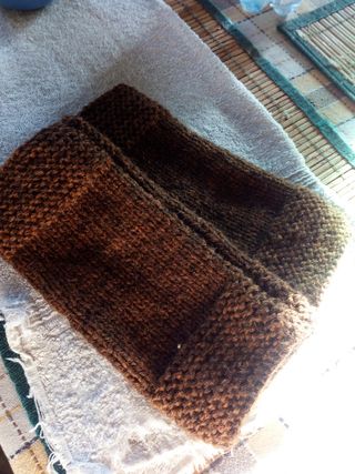 guanti senza dita marroni, fatti a mano