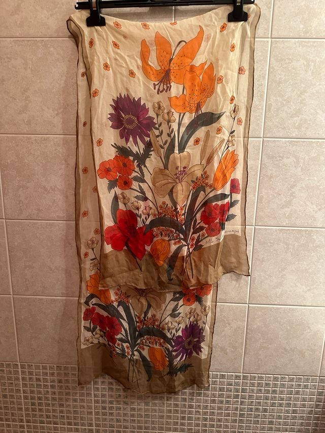 Foulard con fiori vintage
