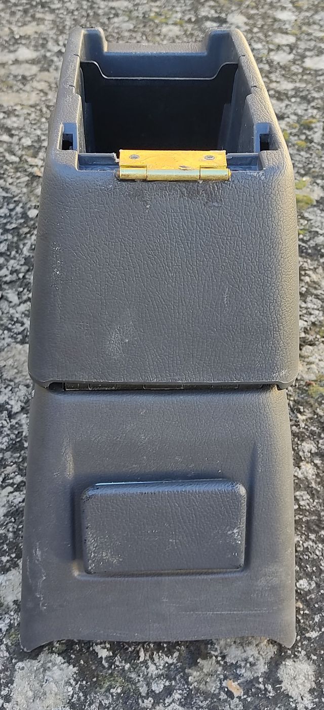 Toyota 4 runner. REPOSABRAZOS CENTRAL