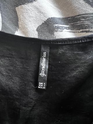 Blusa manga 3/4 Stradivarius.