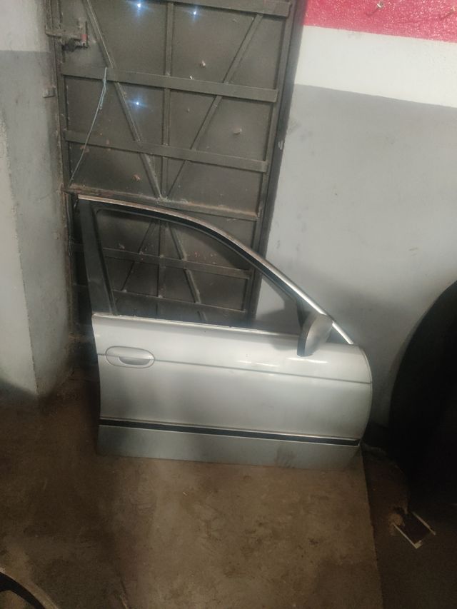 BMW E39 puerta delantera derecha