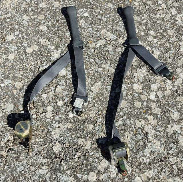 Toyota 4 runner. CINTURONES DE SEGURIDAD DELANTERO