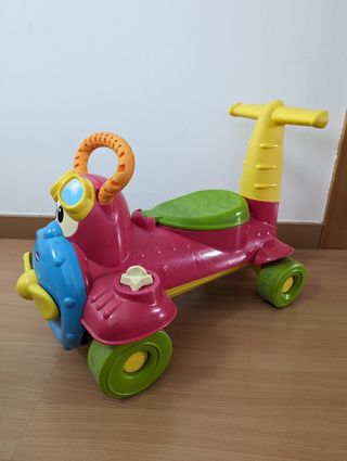 Correpasillos avión Chicco