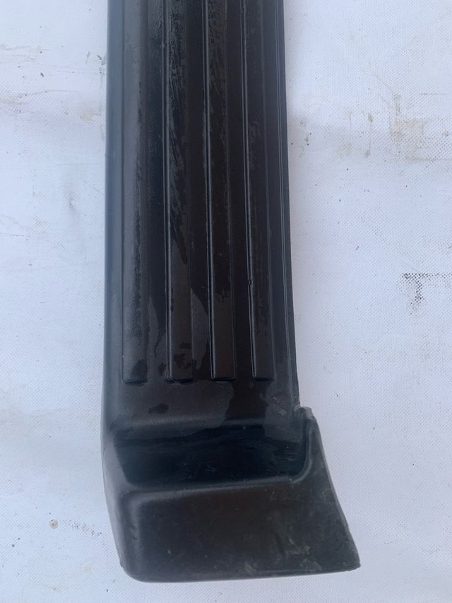 Toyota 4 runner. EMBELLECEDOR PARACHOQUES TRASERO