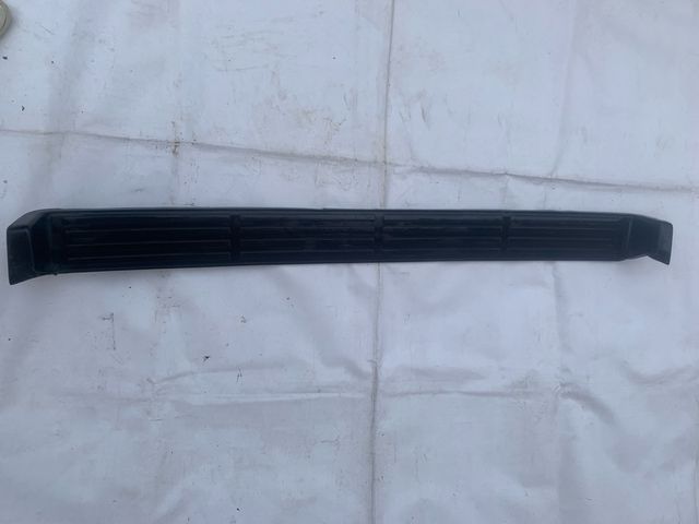 Toyota 4 runner. EMBELLECEDOR PARACHOQUES TRASERO