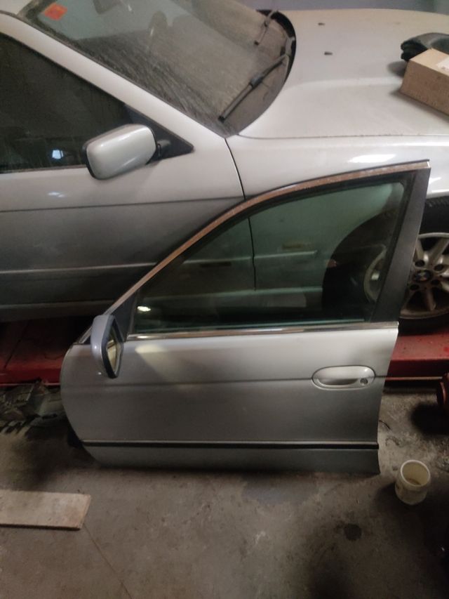 BMW E39 puerta delantera izquierda