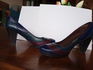 Zapato piel, 2 azules y 1 granate. Aura Blanc