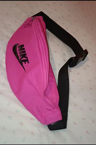 Riñonera Nike.