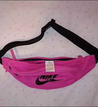 Riñonera Nike.