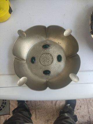 Cenicero piedras y escudo moneda