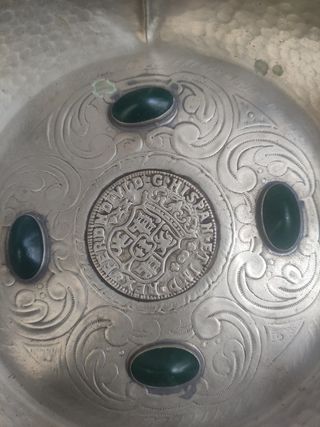 Cenicero piedras y escudo moneda