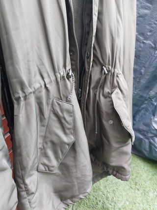 *SUPER OFERTA* Parka fina con capucha