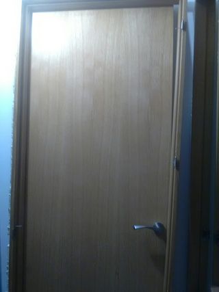 Puertas de interior con marcos y manillas