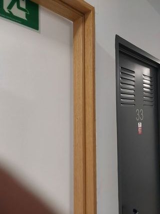 Puertas de interior con marcos y manillas