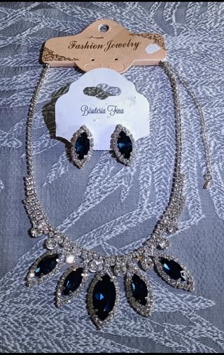 Conjunto de Gargantilla y Pendientes