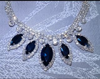 Conjunto de Gargantilla y Pendientes