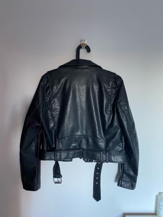 cazadora biker negra